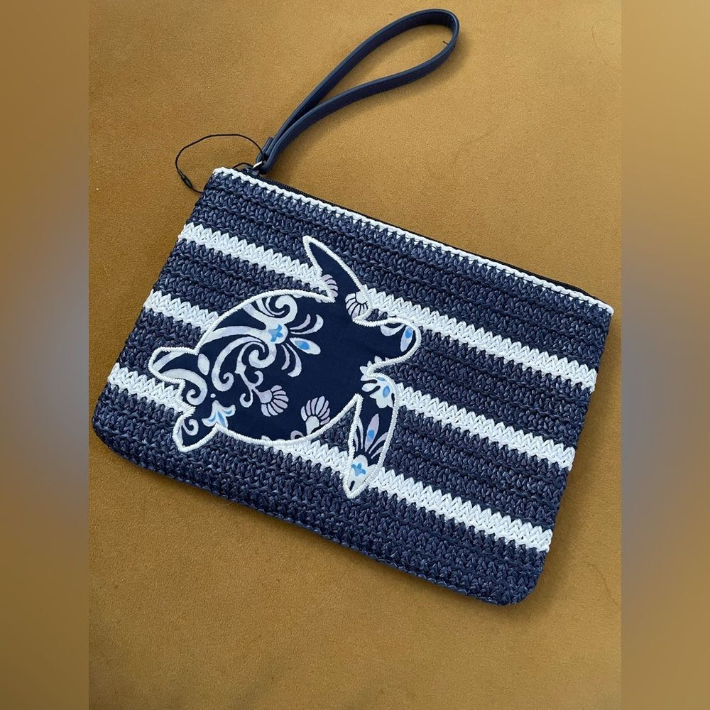 Vera Bradley NWOT straw turtle wristlet